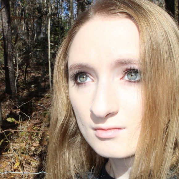 Meet your Posher, Melanie - Picture 1 of 1